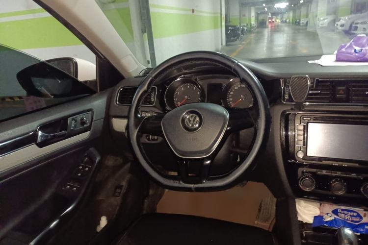 Used Volkswagen Sagitar 2015 1.6L Automatic Comfort Model Steering Wheel