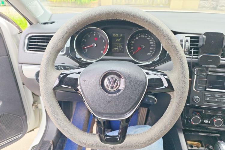 Used Volkswagen Sagitar 2015 1.6L Automatic Comfort Model Steering Wheel