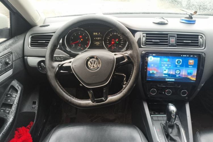 Used Volkswagen Sagitar 2015 230TSI Automatic Comfort Version Steering Wheel