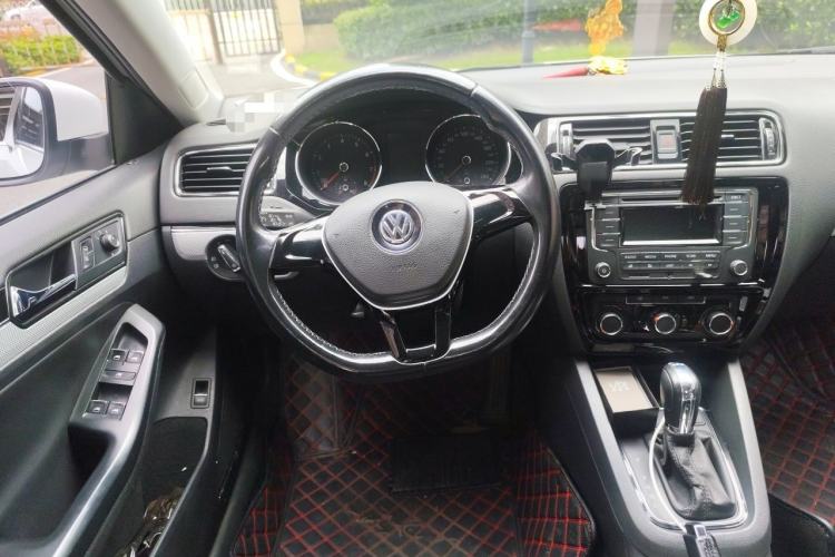 Used Volkswagen Sagitar 2015 230TSI Automatic Comfort Version Steering Wheel