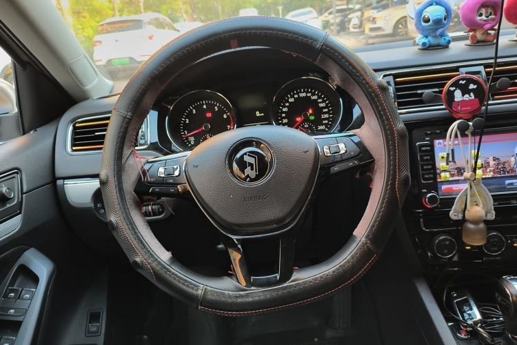 Used Volkswagen Sagitar 2015 230TSI Automatic Comfort Version Steering Wheel