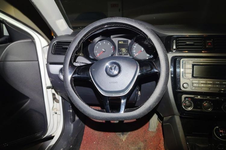 Used Volkswagen Sagitar 2015 1.6L Manual Comfort Model Steering Wheel