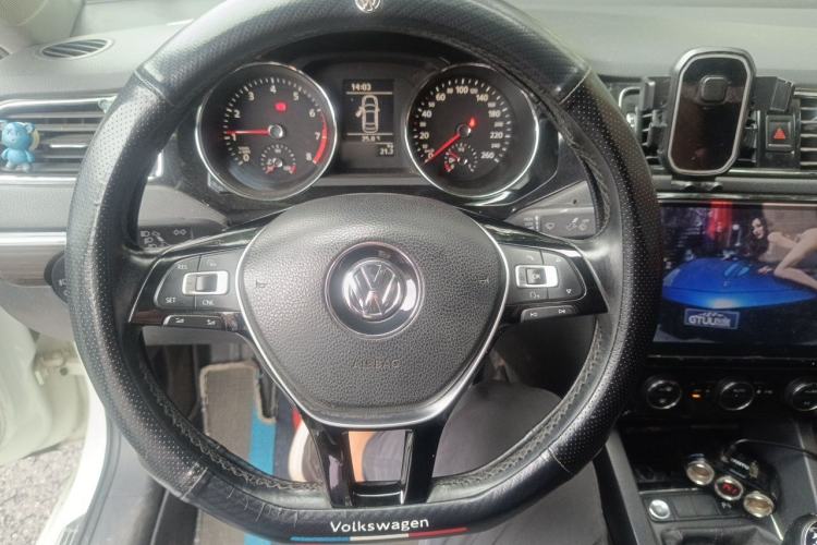 Used Volkswagen Sagitar 2015 230TSI Manual Luxury Edition Steering Wheel