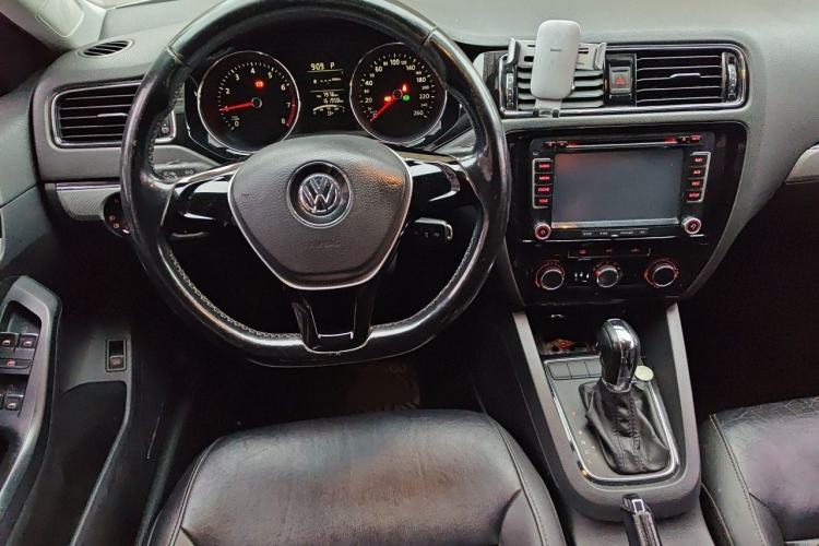 Used Volkswagen Sagitar 2015 1.6L Automatic Comfort Model Steering Wheel