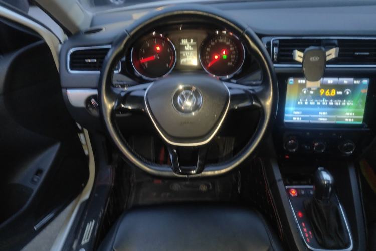 Used Volkswagen Sagitar 2015 1.6L Automatic Comfort Model Steering Wheel