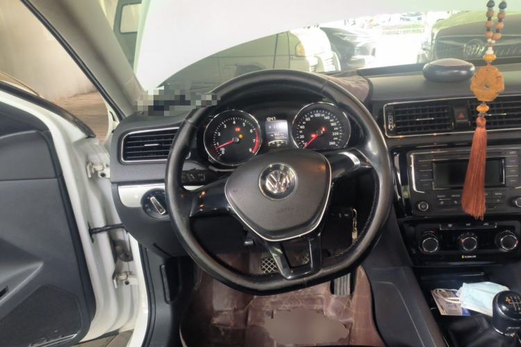 Used Volkswagen Sagitar 2015 1.6L Manual Comfort Model Steering Wheel