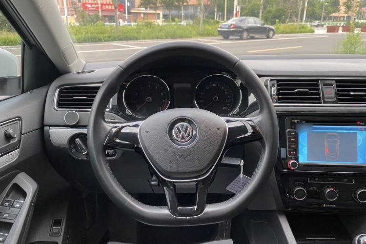 Used Volkswagen Sagitar 2015 1.6L Manual Comfort Model Steering Wheel