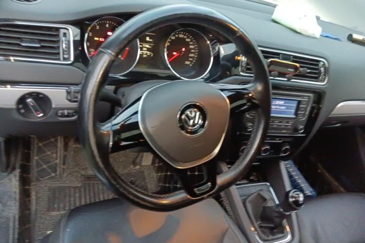 Used Volkswagen Sagitar 2015 1.6L Manual Comfort Model Steering Wheel