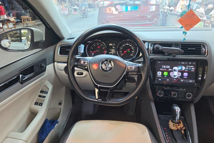 Used Volkswagen Sagitar 2015 1.6L Automatic Comfort Model Steering Wheel