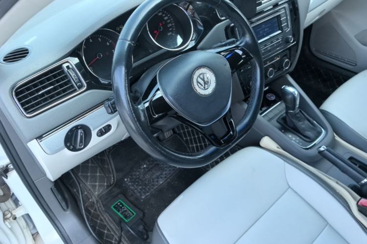 Used Volkswagen Sagitar 2015 1.6L Automatic Comfort Model Steering Wheel