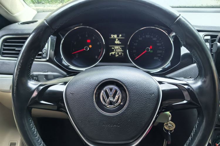 Used Volkswagen Sagitar 2015 1.6L Automatic Comfort Model Steering Wheel