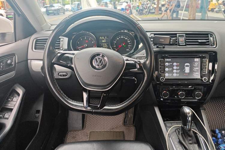 Used Volkswagen Sagitar 2015 1.6L Automatic Comfort Model Steering Wheel