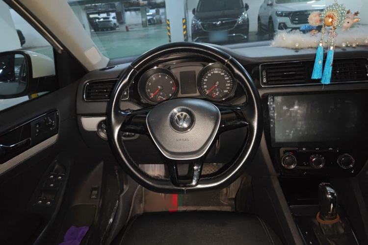 Used Volkswagen Sagitar 2015 230TSI Automatic Comfort Version Steering Wheel