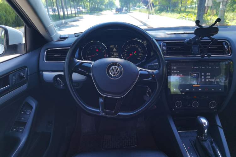 Used Volkswagen Sagitar 2015 1.6L Automatic Comfort Model Steering Wheel