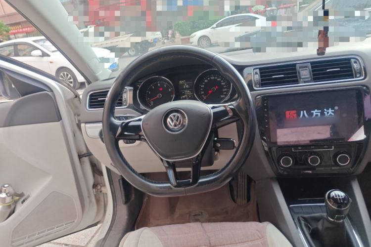 Used Volkswagen Sagitar 2015 1.6L Manual Comfort Model Steering Wheel