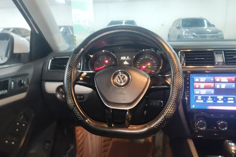Used Volkswagen Sagitar 2015 230TSI Automatic Comfort Version Steering Wheel