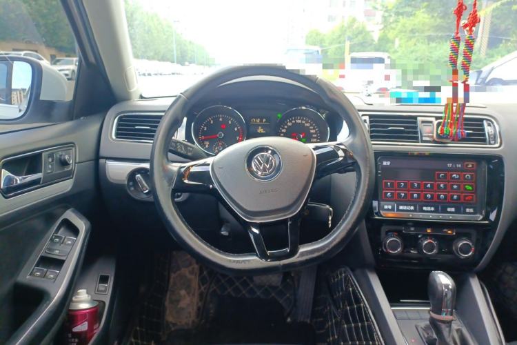 Used Volkswagen Sagitar 2015 230TSI Automatic Comfort Version Steering Wheel