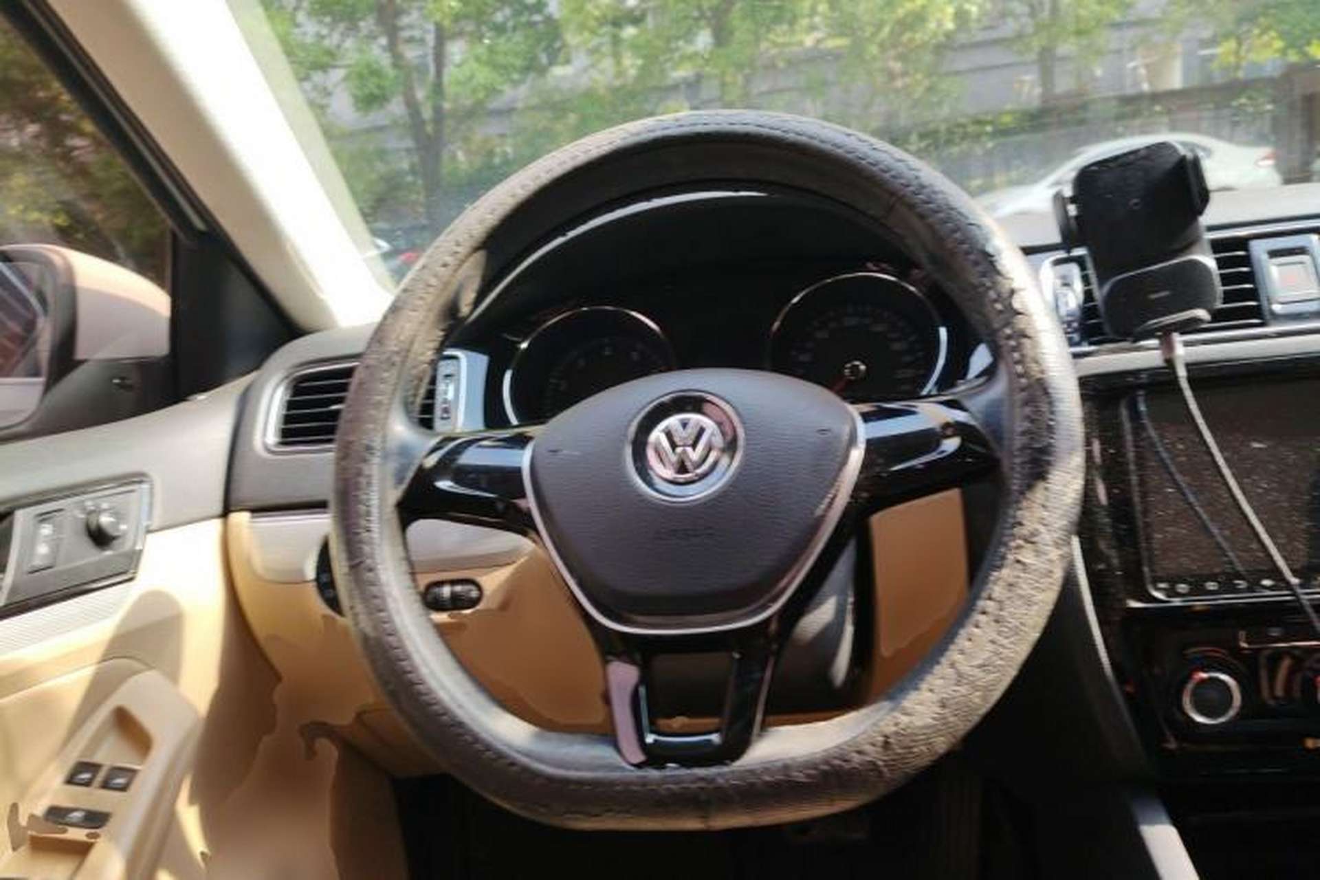 Used Volkswagen Sagitar 2015 1.6L Automatic Comfort Model Steering Wheel