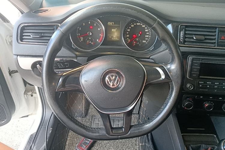 Used Volkswagen Sagitar 2015 230TSI Manual Comfort Version Steering Wheel