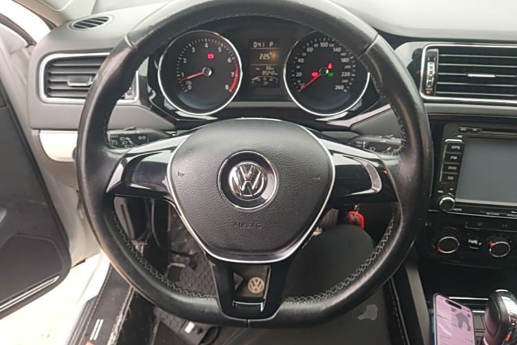 Used Volkswagen Sagitar 2015 1.6L Automatic Comfort Model Steering Wheel
