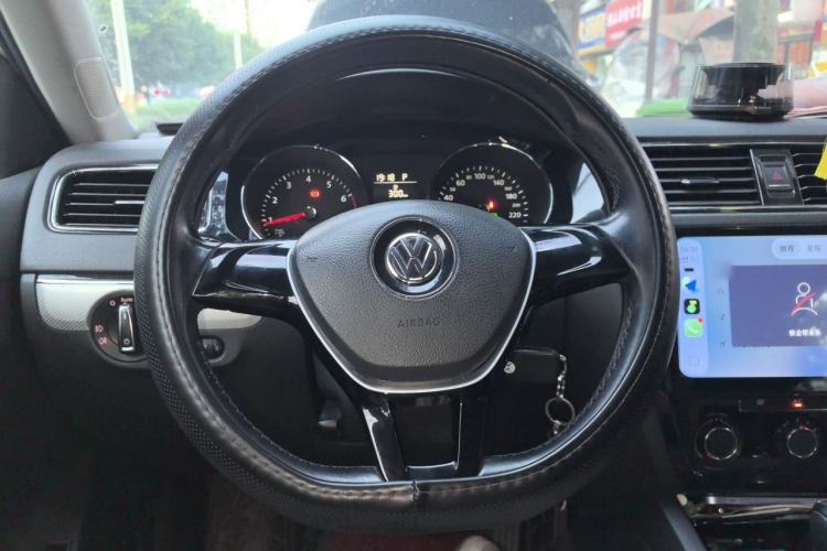 Used Volkswagen Sagitar 2015 1.6L Automatic Comfort Model Steering Wheel