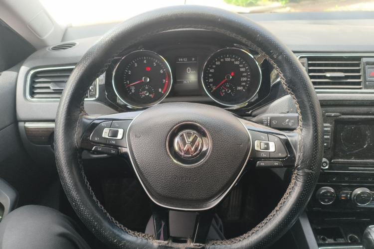 Used Volkswagen Sagitar 2015 230TSI Automatic Luxury Model Steering Wheel