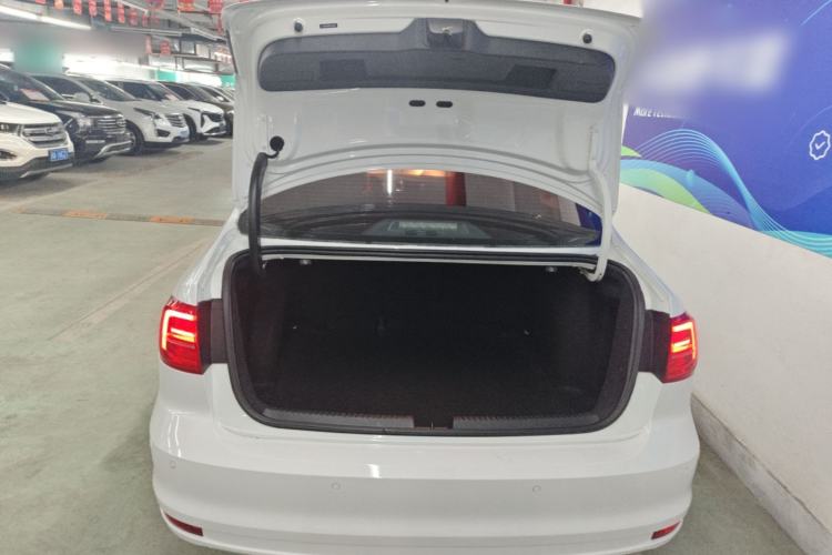Used Volkswagen Sagitar 2015 1.6L Automatic Comfort Model Trunk