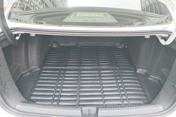 Used Volkswagen Sagitar 2015 1.6L Automatic Comfort Model Trunk