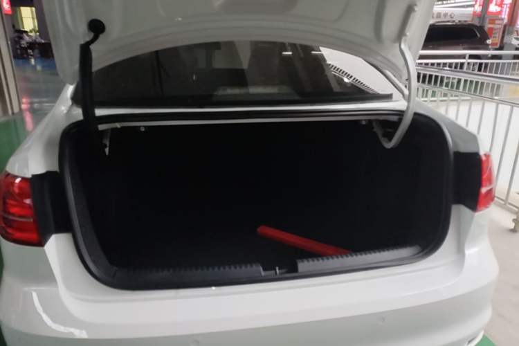 Used Volkswagen Sagitar 2015 1.6L Automatic Comfort Model Trunk