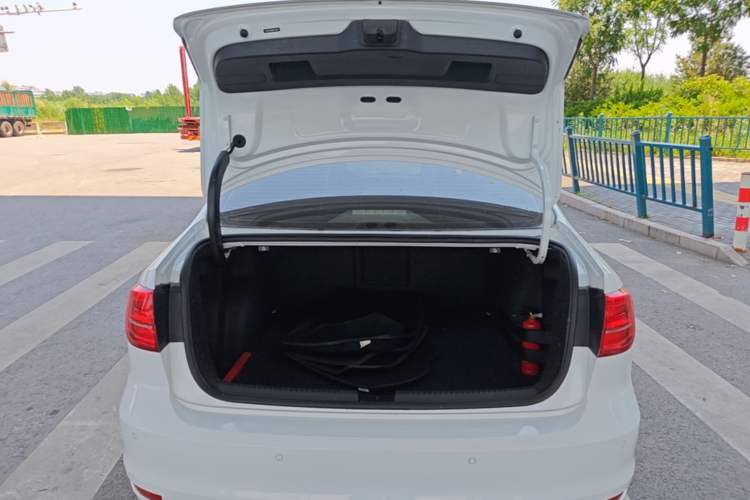 Used Volkswagen Sagitar 2015 230TSI Automatic Comfort Version Trunk