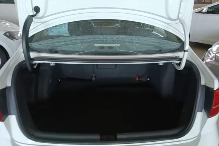 Used Volkswagen Sagitar 2015 1.6L Automatic Comfort Model Trunk
