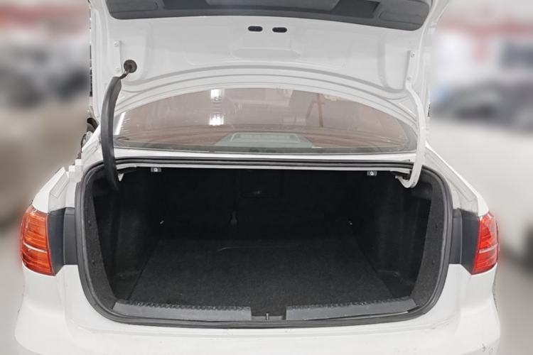 Used Volkswagen Sagitar 2015 230TSI Automatic Comfort Version Trunk
