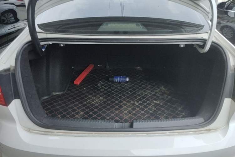 Used Volkswagen Sagitar 2015 1.6L Automatic Comfort Model Trunk