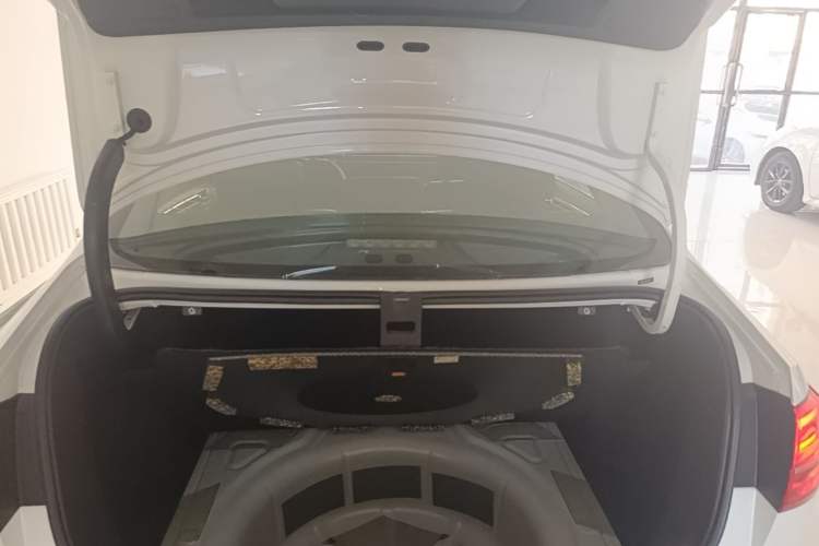 Used Volkswagen Sagitar 2015 230TSI Automatic Comfort Version Trunk