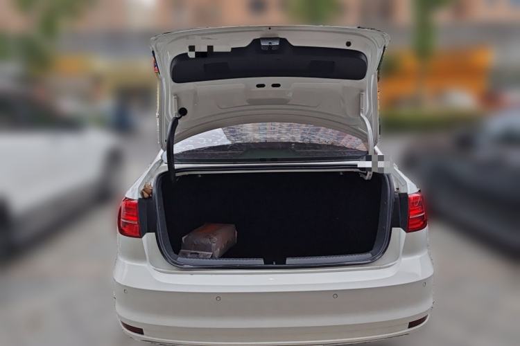 Used Volkswagen Sagitar 2015 1.6L Automatic Comfort Model Trunk