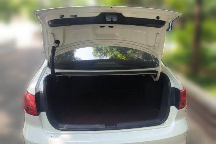 Used Volkswagen Sagitar 2015 1.6L Manual Comfort Model Trunk
