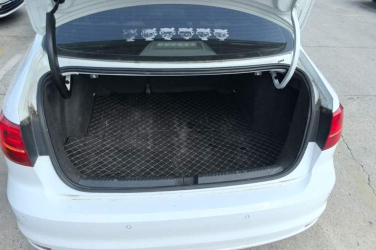 Used Volkswagen Sagitar 2015 1.6L Automatic Comfort Model Trunk