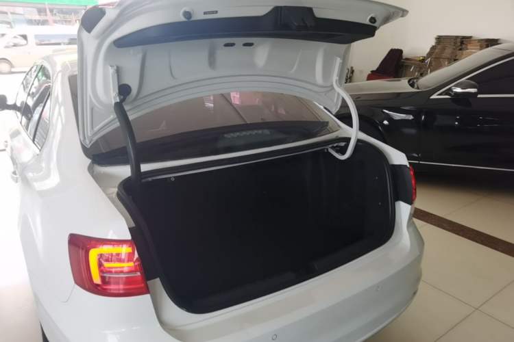 Used Volkswagen Sagitar 2015 230TSI Automatic Comfort Version Trunk