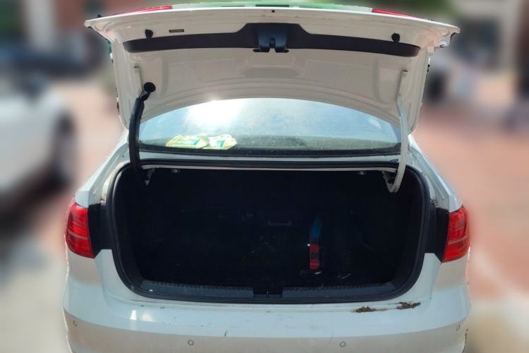 Used Volkswagen Sagitar 2015 1.6L Manual Comfort Model Trunk