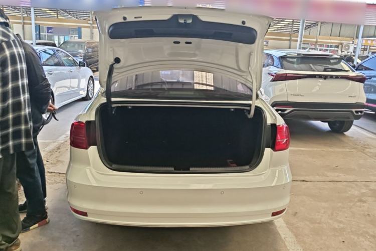 Used Volkswagen Sagitar 2015 1.6L Automatic Comfort Model Trunk