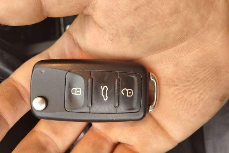 Used Volkswagen Sagitar 2015 230TSI Automatic Comfort Version Vehicle Key