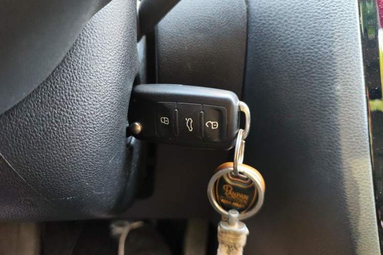 Used Volkswagen Sagitar 2015 230TSI Automatic Comfort Version Vehicle Key