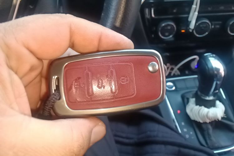 Used Volkswagen Sagitar 2015 230TSI Automatic Luxury Model Vehicle Key
