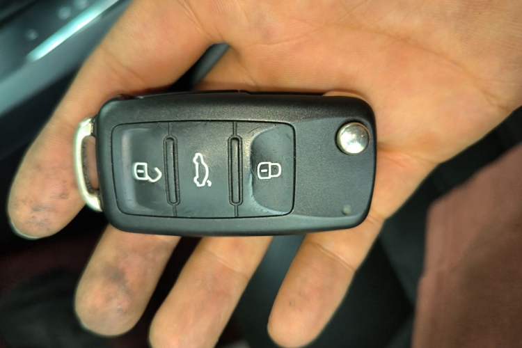 Used Volkswagen Sagitar 2015 230TSI Automatic Luxury Model Vehicle Key