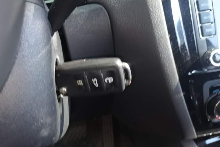 Used Volkswagen Sagitar 2015 230TSI Automatic Comfort Version Vehicle Key