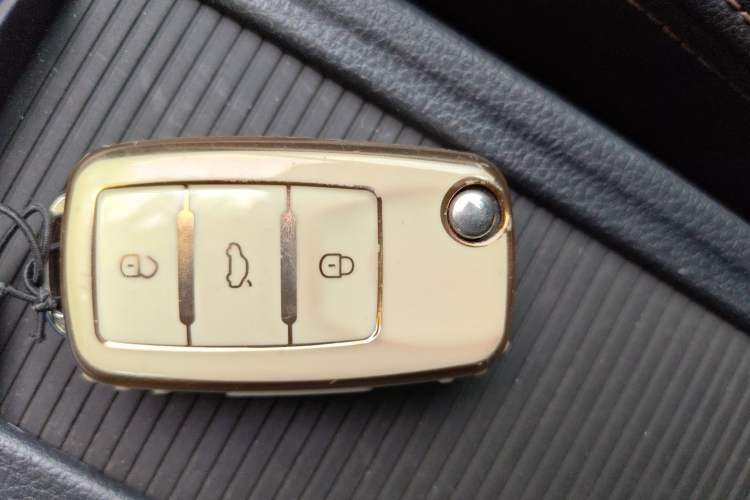 Used Volkswagen Sagitar 2015 230TSI Automatic Luxury Model Vehicle Key