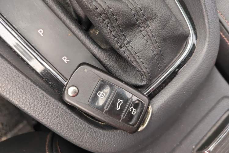 Used Volkswagen Sagitar 2015 230TSI Automatic Luxury Model Vehicle Key