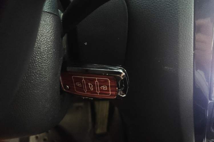 Used Volkswagen Sagitar 2015 1.6L Manual Comfort Model Vehicle Key