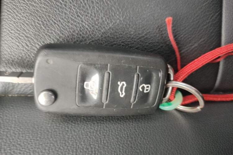 Used Volkswagen Sagitar 2015 230TSI Automatic Comfort Version Vehicle Key