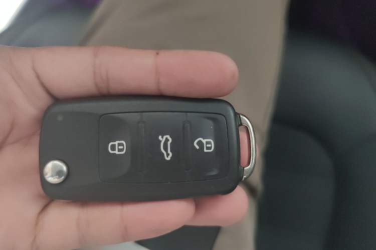 Used Volkswagen Sagitar 2015 230TSI Automatic Luxury Model Vehicle Key